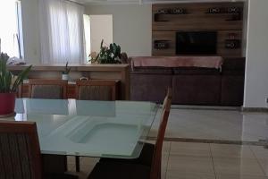 VENDO EXCELENTE CASA NO KENNEDY 1
