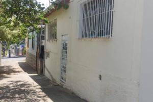 VENDO CASA ANTIGA NO CENTRO DE POÇOS DE CALDAS
