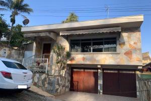 VENDO EXCELENTE  CASA NO CENTRO DE POÇOS DE CALDAS
